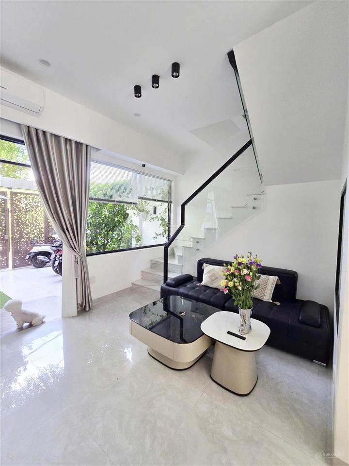 Nhà 3 tầng siêu siêu đẹp như resort, không gian xanh giữa lòng cẩm lệ, full nội thất cao cấp