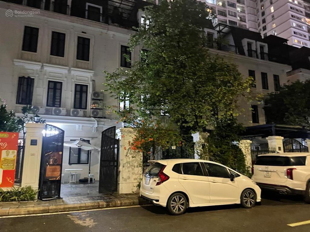 Biệt thự khu vực hoàng hoa thám 80m2 xây 4 tầng , mặt tiền 6m .