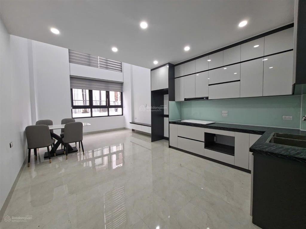 Siêu phẩm bồ đề 7 tầng thang máy full nội thất, vị trí đẹp lõi bồ đề cách chợ, trường, trạm 50m