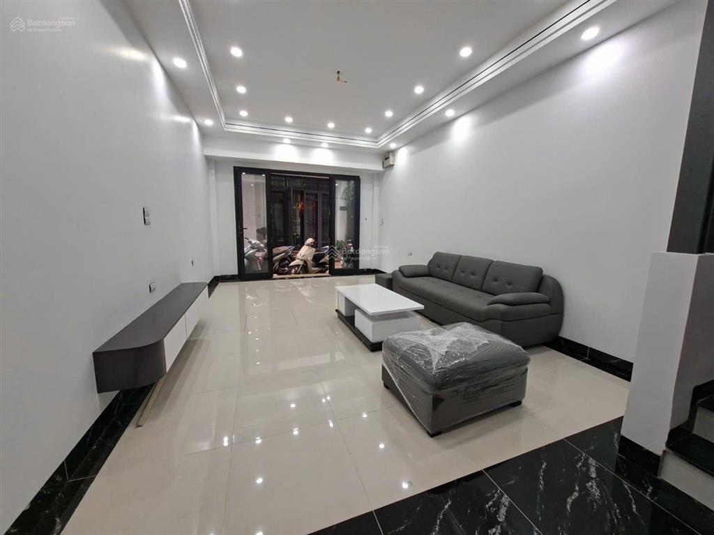 Siêu phẩm bồ đề 7 tầng thang máy full nội thất, vị trí đẹp lõi bồ đề cách chợ, trường, trạm 50m