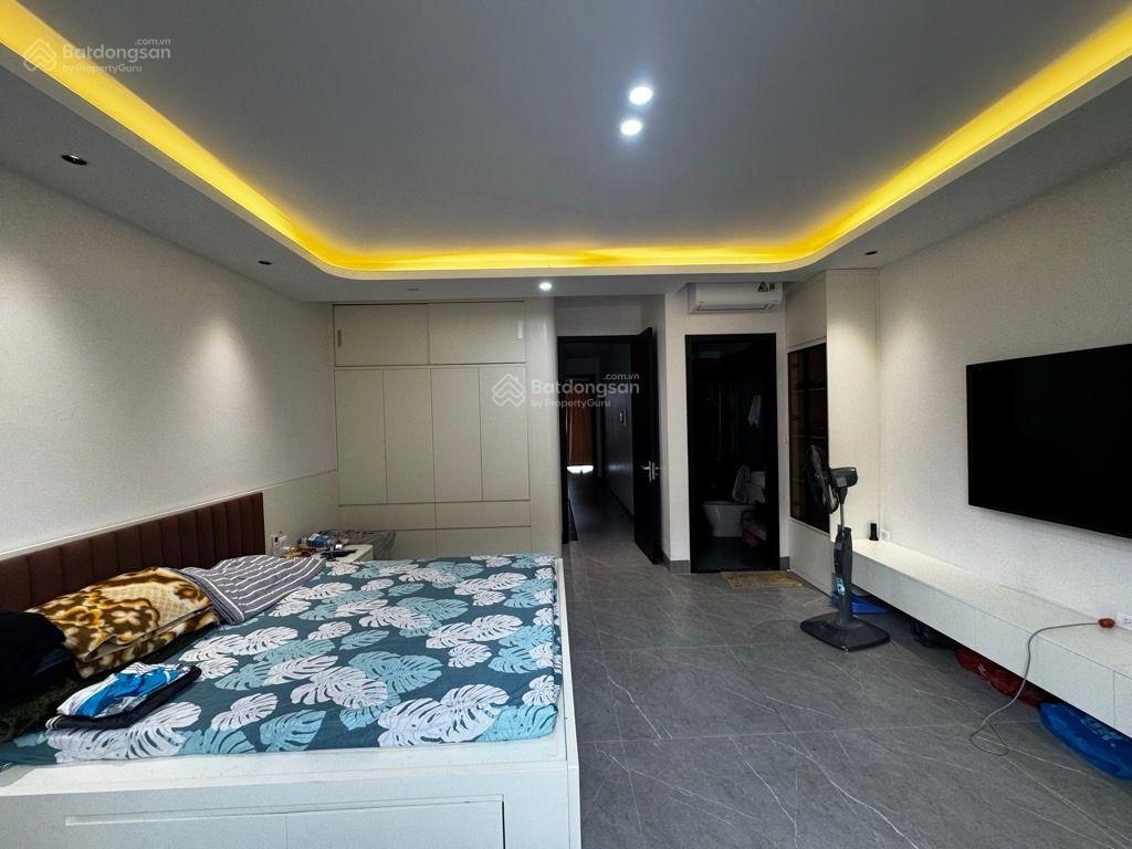 Nhà siêu đẹp  2 thoáng trước sau  5 ngủ
ô tô đỗ cửa  thang máy  nội thất xịn sò diện tích 72m