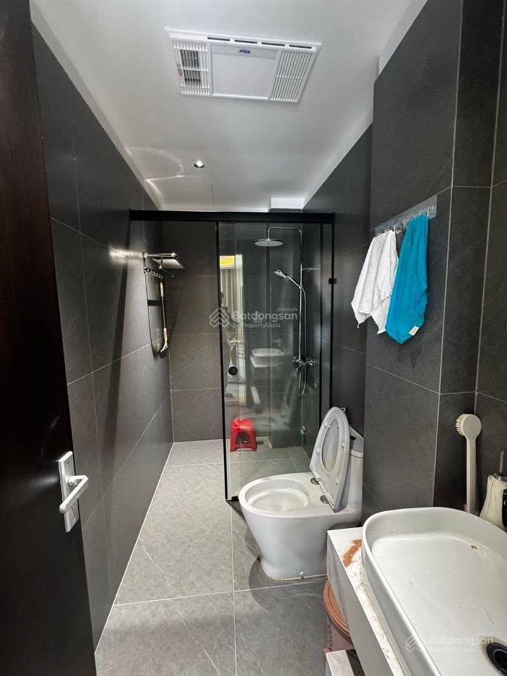 Nhà siêu đẹp  2 thoáng trước sau  5 ngủ
ô tô đỗ cửa  thang máy  nội thất xịn sò diện tích 72m