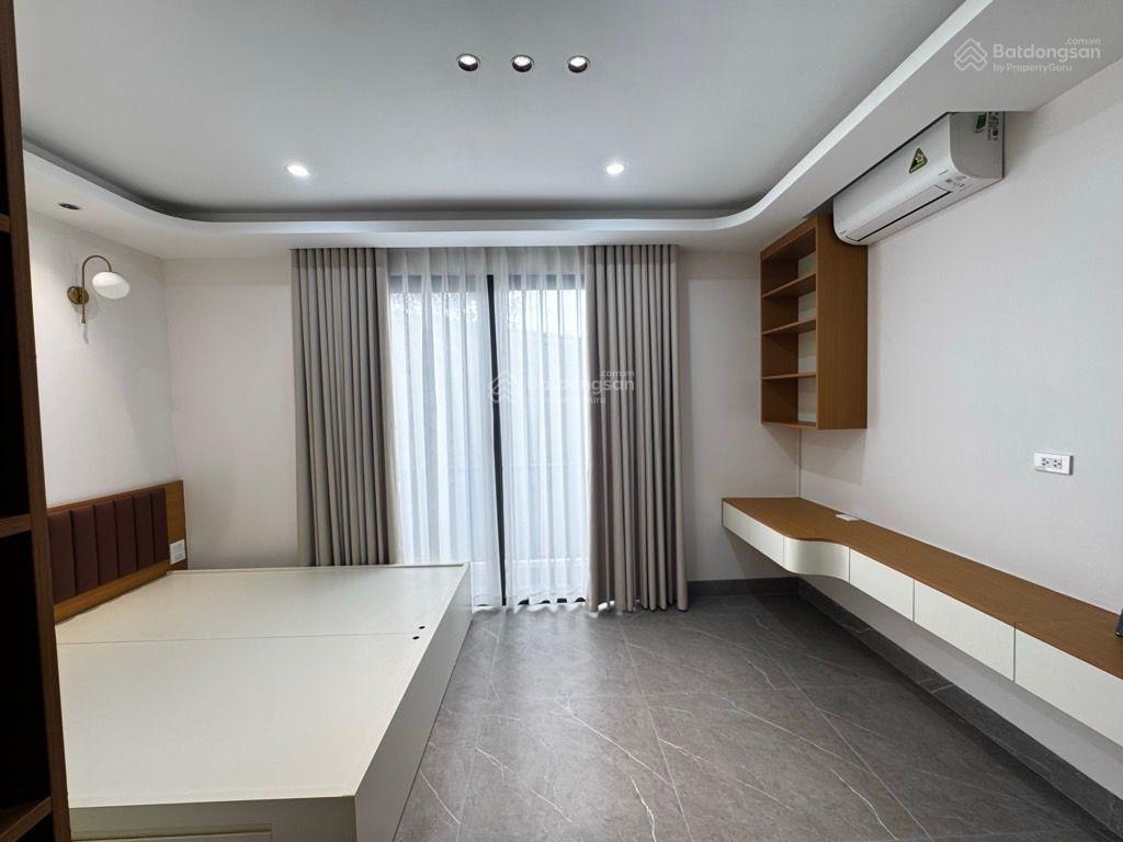 Nhà siêu đẹp  2 thoáng trước sau  5 ngủ
ô tô đỗ cửa  thang máy  nội thất xịn sò diện tích 72m