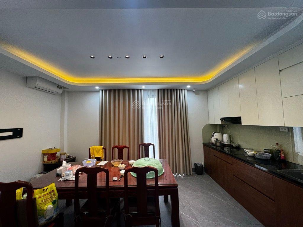 Nhà siêu đẹp  2 thoáng trước sau  5 ngủ
ô tô đỗ cửa  thang máy  nội thất xịn sò diện tích 72m