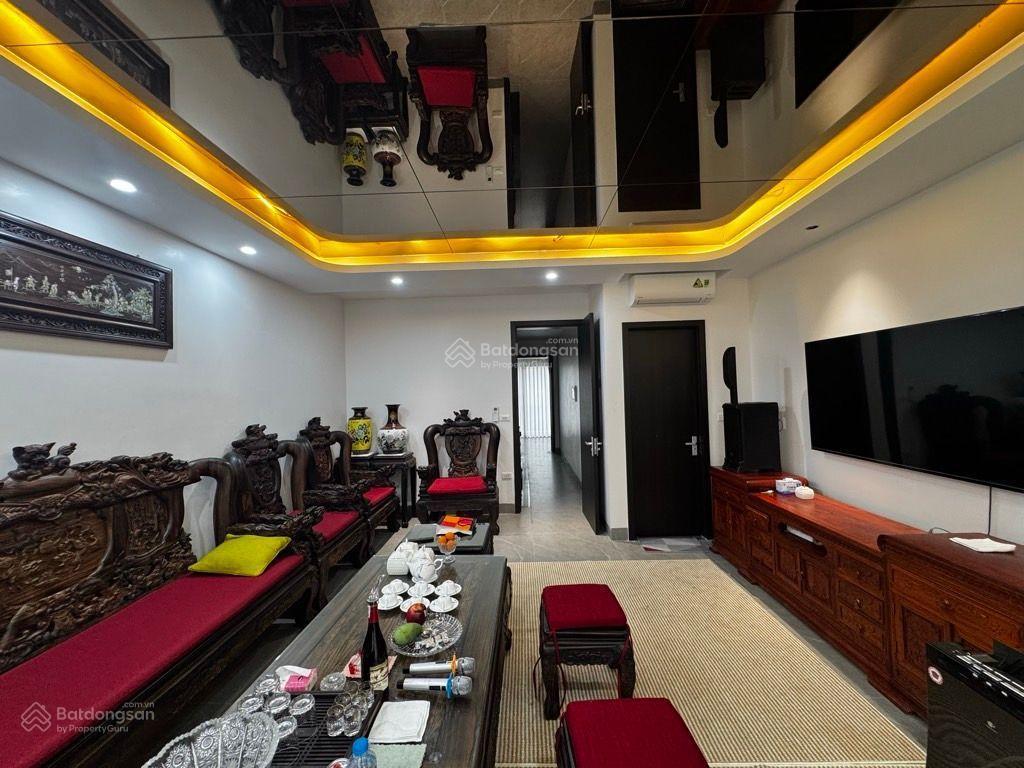 Nhà siêu đẹp  2 thoáng trước sau  5 ngủ
ô tô đỗ cửa  thang máy  nội thất xịn sò diện tích 72m