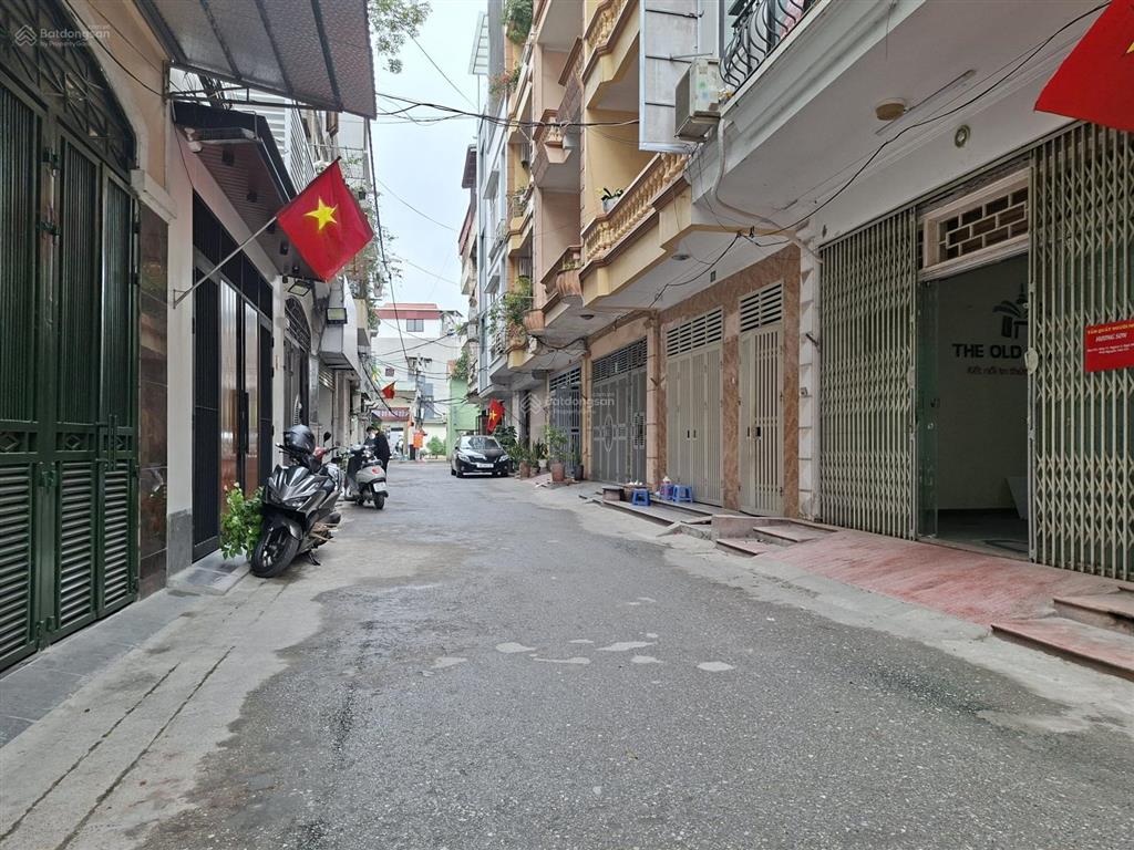Nhà siêu đẹp  2 thoáng trước sau  5 ngủ
ô tô đỗ cửa  thang máy  nội thất xịn sò diện tích 72m