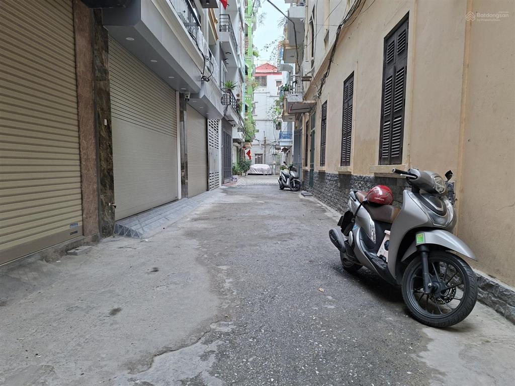 Nhà siêu đẹp  2 thoáng trước sau  5 ngủ
ô tô đỗ cửa  thang máy  nội thất xịn sò diện tích 72m