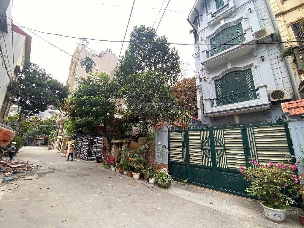 Khu vip  dân xây  ô tô  vỉa hè. cạnh công viên.
hồ điều hòa tiện ích, khu vực ít nhà bán