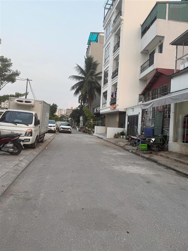 Bán 150m² đất ngọc thụy khu vực tái định cư, 2 mặt đường 12m, có thể chia 2 lô nếu khách thích