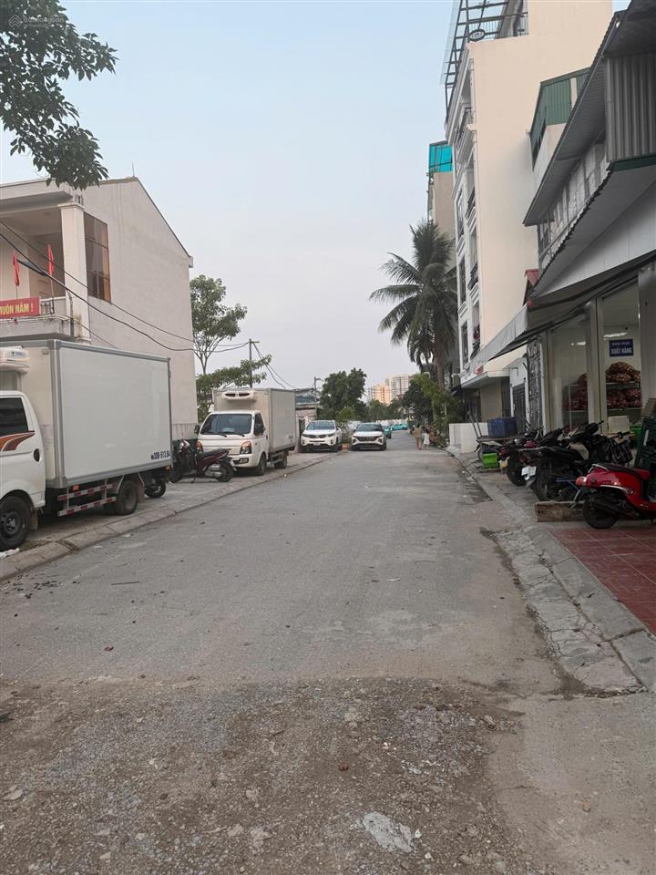 Bán 150m² đất ngọc thụy khu vực tái định cư, 2 mặt đường 12m, có thể chia 2 lô nếu khách thích