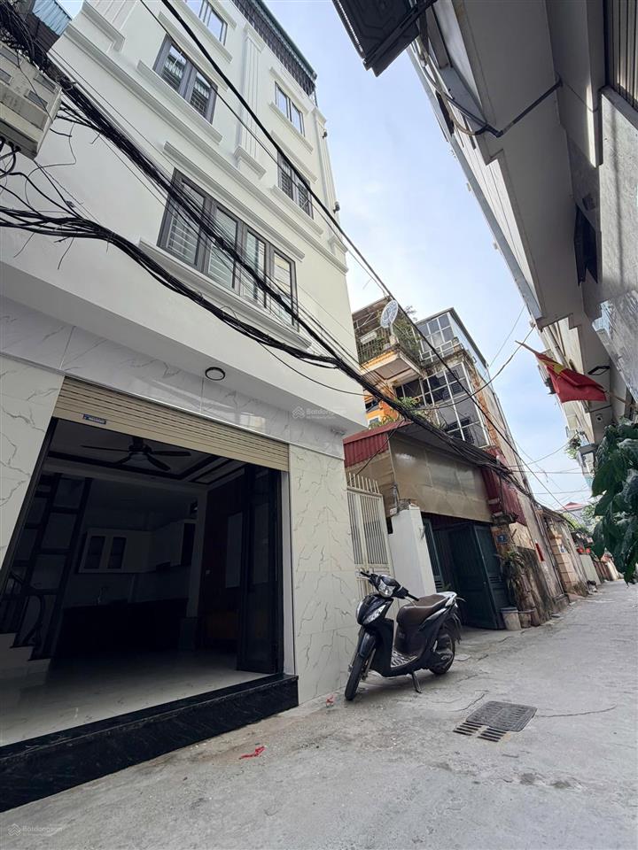 Bán nhà thạch bàn ngõ thông, vị trí lô góc. sát ô tô tránh 20m, dừng đỗ ngày đêm.