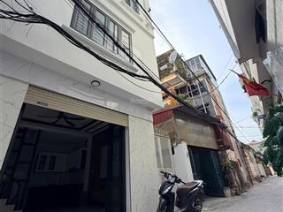 Bán nhà thạch bàn ngõ thông vị trí lô góc sát oto tránh 20m dừng đỗ ngày đêm