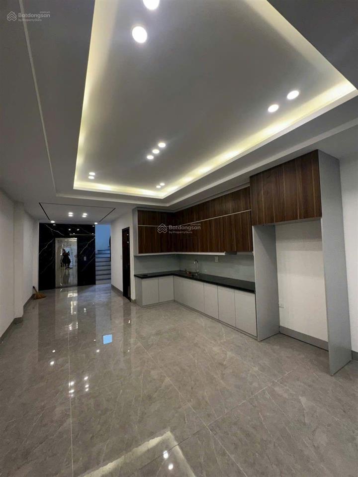 Trung tâm long biên  phân lô  ô tô 7 chỗ vào nhà  xây mới 7 tầng thang máy full nội thất