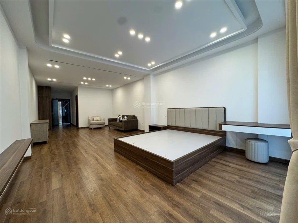 Trung tâm long biên  phân lô  ô tô 7 chỗ vào nhà  xây mới 7 tầng thang máy full nội thất