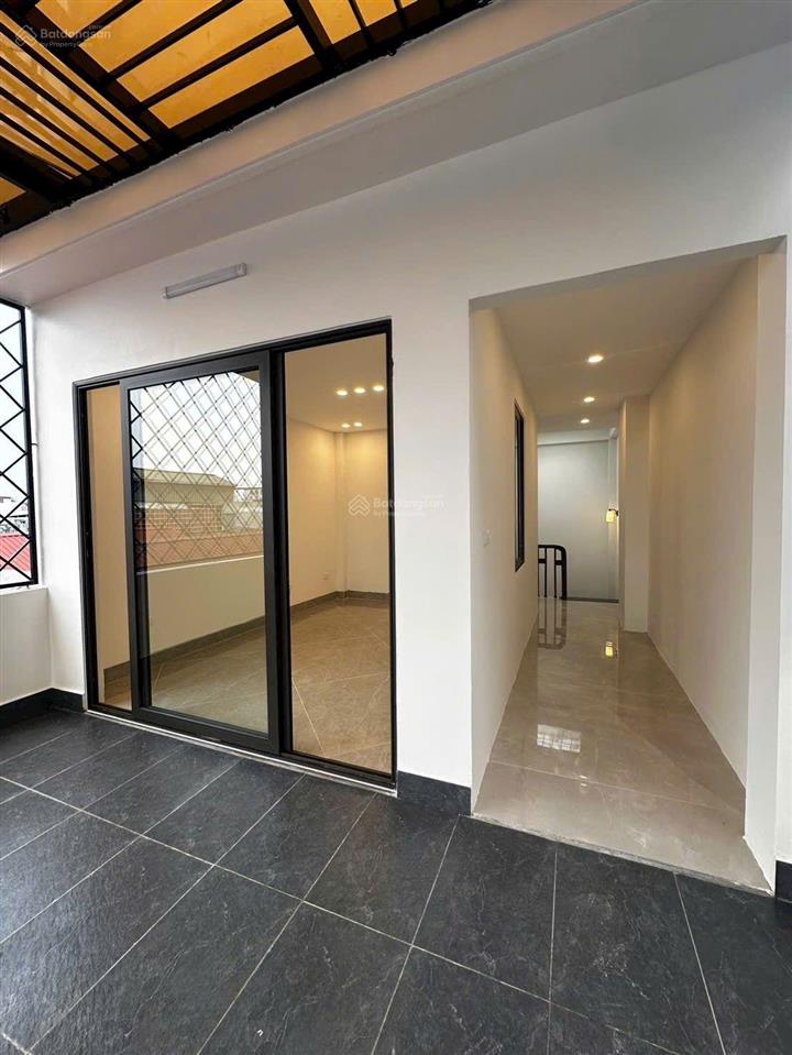Trung tâm long biên  phân lô  ô tô 7 chỗ vào nhà  xây mới 7 tầng thang máy full nội thất