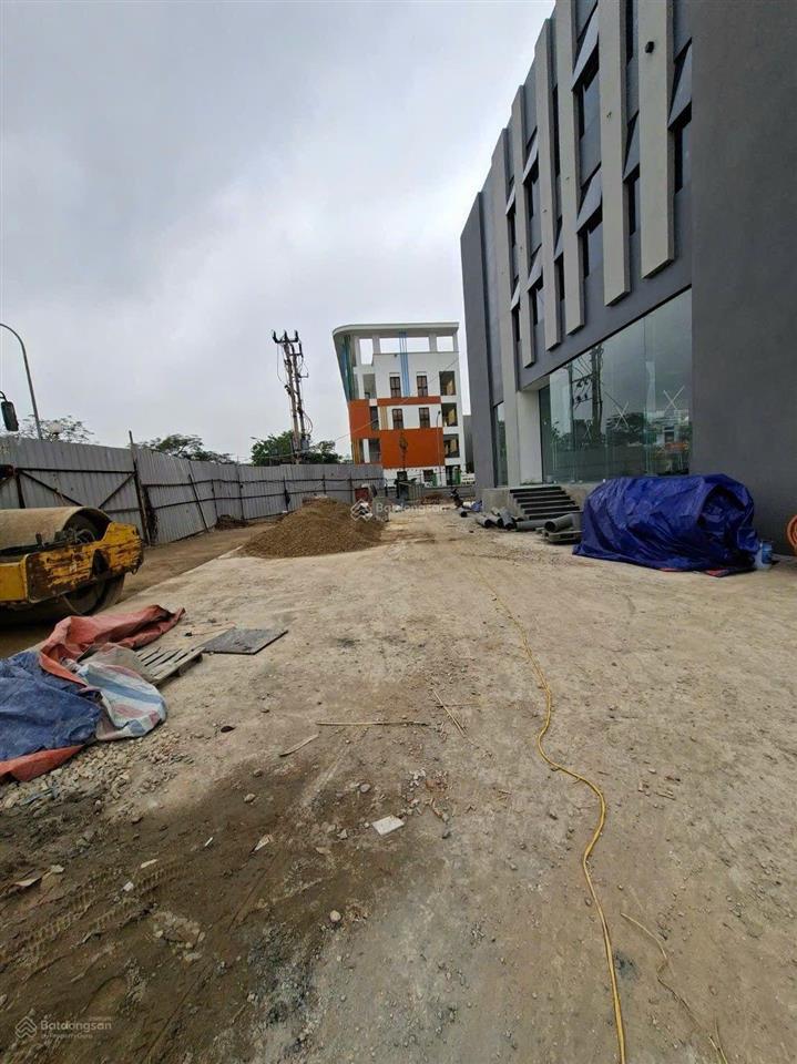 Cần chuyển nhượng tòa nhà dịch vụ diện tích lớn
3200m đang hoàn thiện, vị trí tại long biên hà nội
