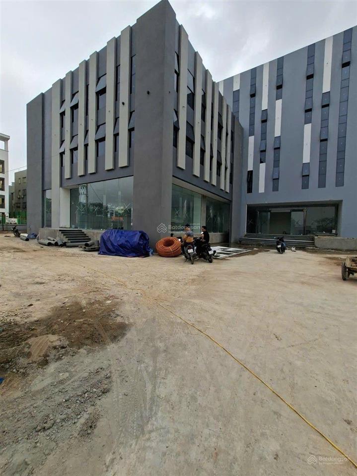 Cần chuyển nhượng tòa nhà dịch vụ diện tích lớn
3200m đang hoàn thiện, vị trí tại long biên hà nội