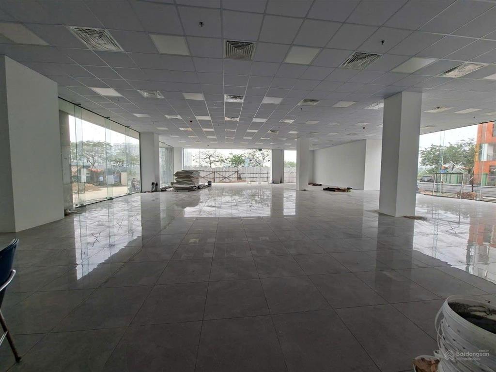 Cần chuyển nhượng tòa nhà dịch vụ diện tích lớn
3200m đang hoàn thiện, vị trí tại long biên hà nội