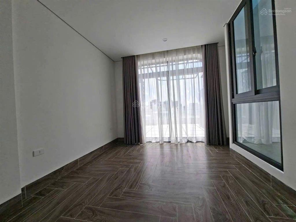Chính chủ bán căn nhà thạch bàn
xây 6 tầng thang máy tâm huyết full nội thất thiết kế đẹp long lanh