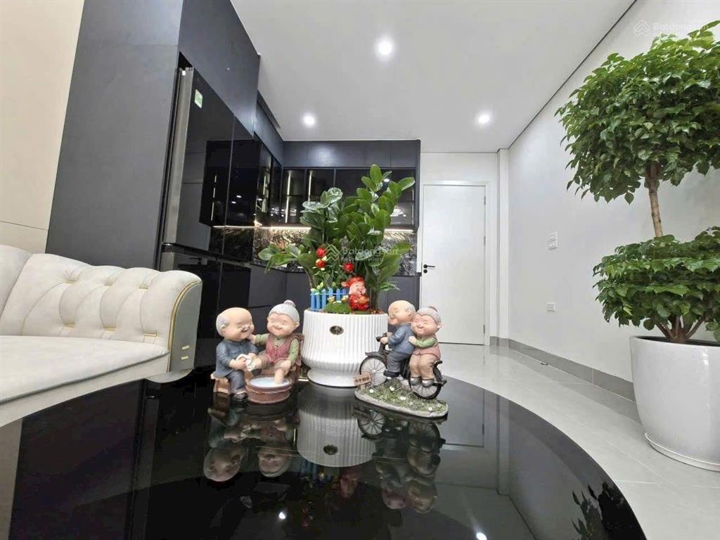 Chính chủ bán căn nhà thạch bàn
xây 6 tầng thang máy tâm huyết full nội thất thiết kế đẹp long lanh