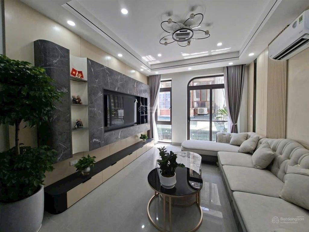 Chính chủ bán căn nhà thạch bàn
xây 6 tầng thang máy tâm huyết full nội thất thiết kế đẹp long lanh