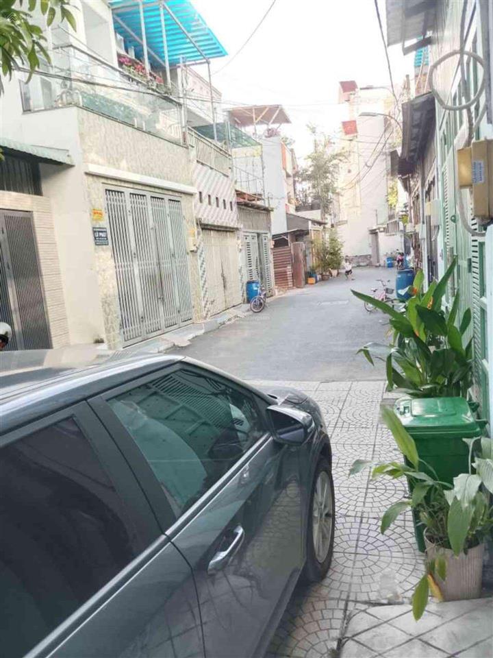 Bán căn nhà đẹp hẻm ư xe hơi tránh nhau được.