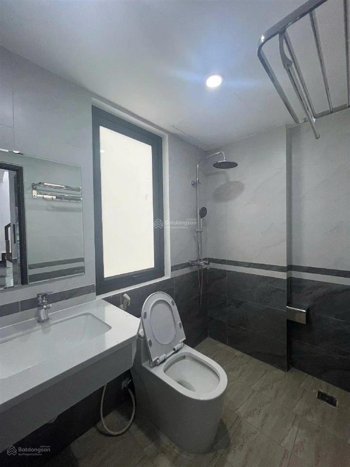 Bán nhà riêng định công thượng 9.7tỷ 31m2 6 tầng thang máy, xây mới, ô tô cách vài mét ra đường lớn