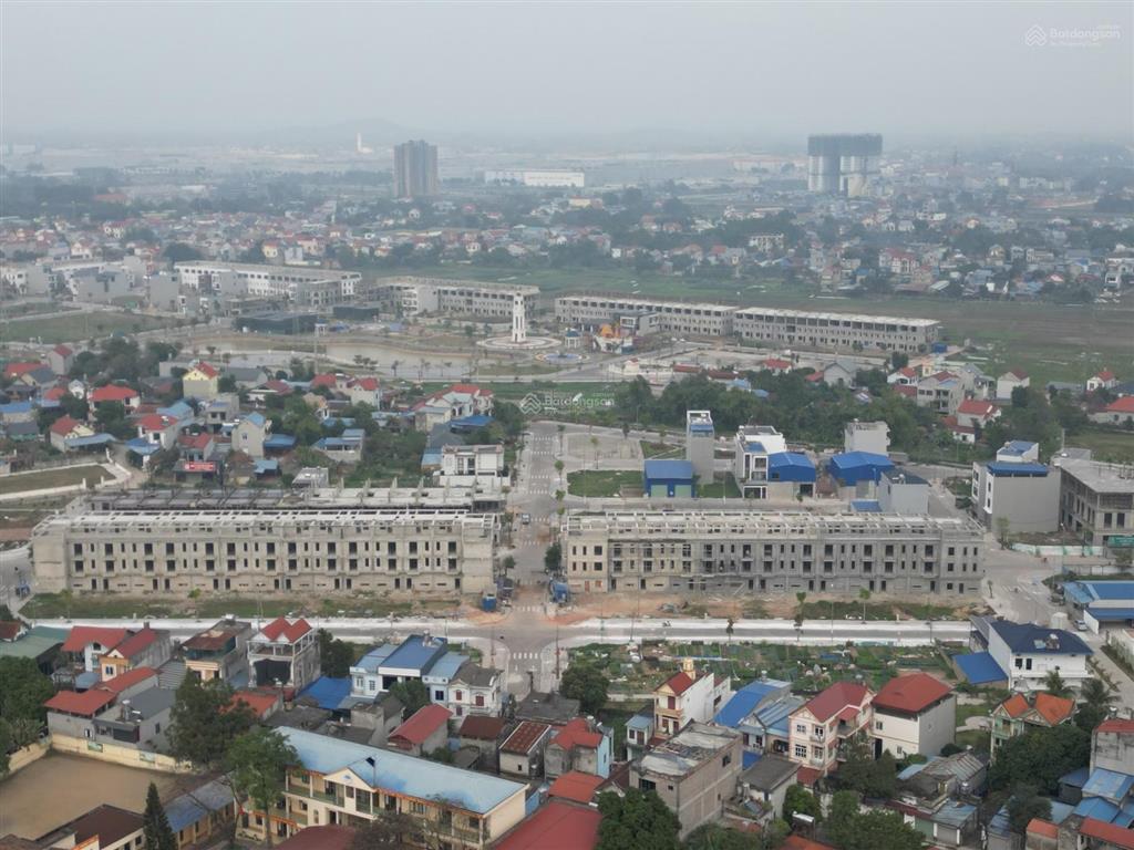 Bán nhà phố shohpouse kinh doanh trung tâm chợ ba hàng phổ yên