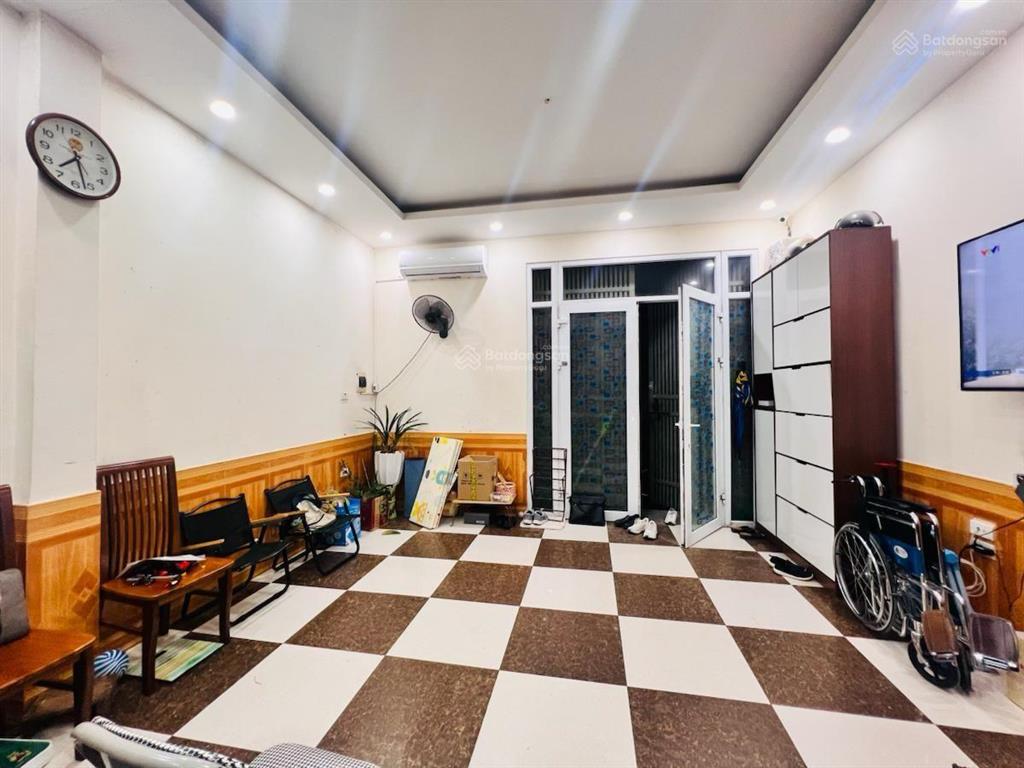 Đẳng cấp đẹp! nhà xuân thủy 55m2*5 tầng*4 ngủ, cách ô tô 30m, nhà dân xây rộng ở ngay, ở sướng