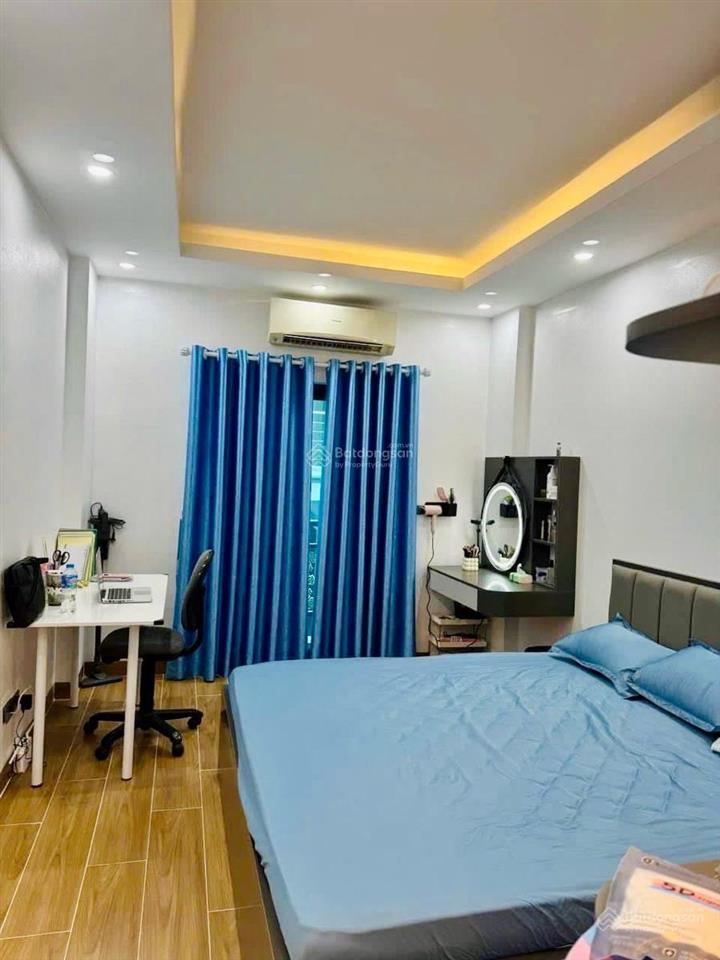 Hiếm cầu giấy, ô tô vào, nhà 2 mặt ngõ, mặt tiền rộng, sđcc đẹp nở hậu, ở ngay, gần phố, nhú 11 tỷ