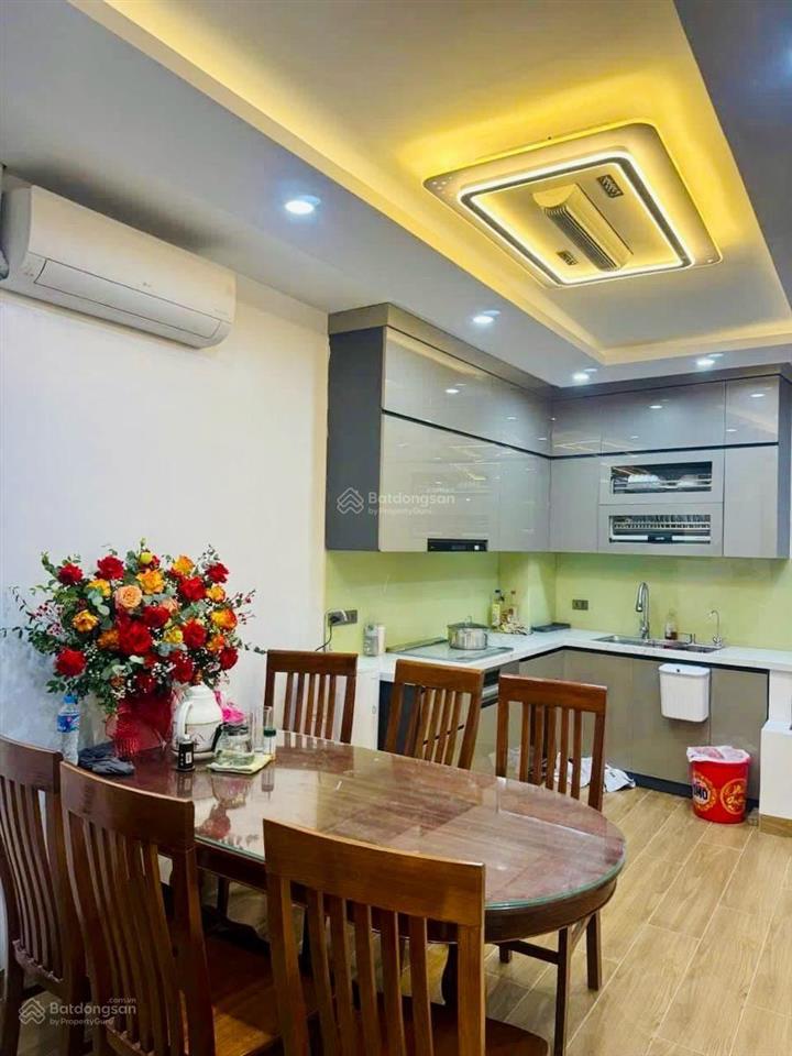 Hiếm cầu giấy, ô tô vào, nhà 2 mặt ngõ, mặt tiền rộng, sđcc đẹp nở hậu, ở ngay, gần phố, nhú 11 tỷ