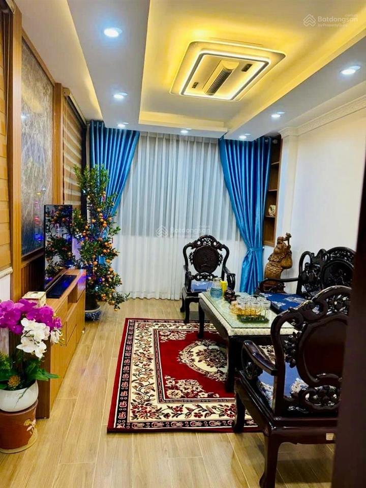 Hiếm cầu giấy, ô tô vào, nhà 2 mặt ngõ, mặt tiền rộng, sđcc đẹp nở hậu, ở ngay, gần phố, nhú 11 tỷ