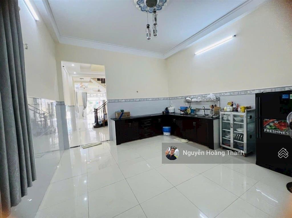 Nhà mới chủ thiện chí bán có dòng tiền 9 triệu, đường 1 cầu ông nhiêu. xe 16 chỗ vào được nhà