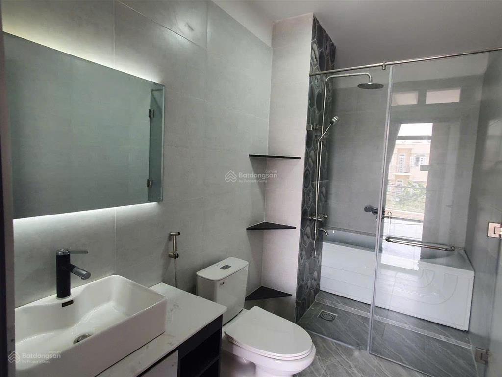 Nhà đẹp kiên cố mặt tiền võ văn hát chủ rất gấp bán nhanh trả nợ