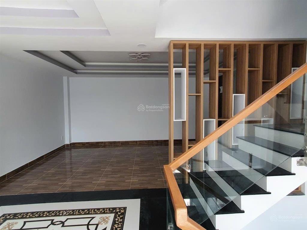 Nhà đẹp kiên cố mặt tiền võ văn hát chủ rất gấp bán nhanh trả nợ