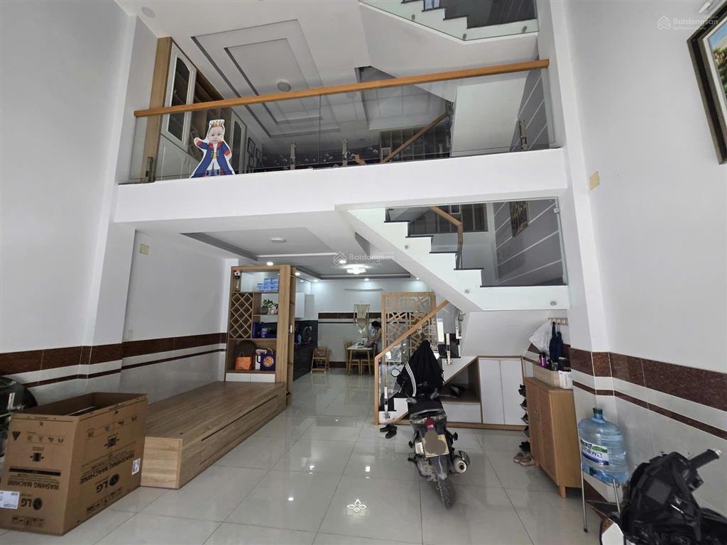 Nhà đẹp kiên cố mặt tiền võ văn hát chủ rất gấp bán nhanh trả nợ