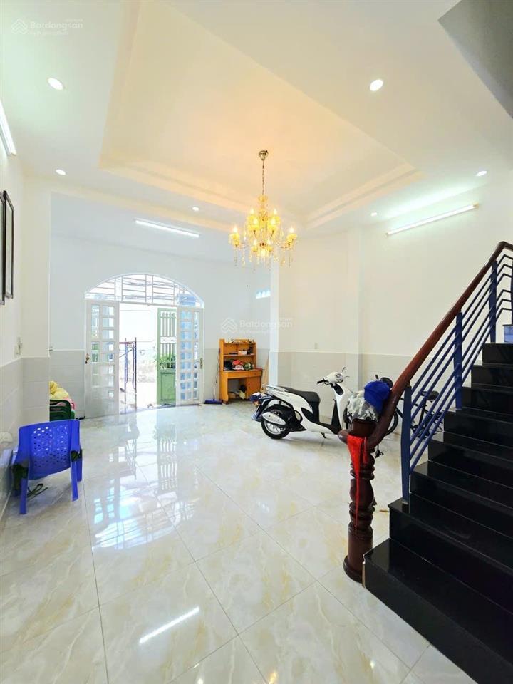 Hàng hiếm nhà lầu lô góc 2 mặt tiền, chỉ cách nguyễn duy trinh 1 căn nhà. gần cầu ông nhiêu