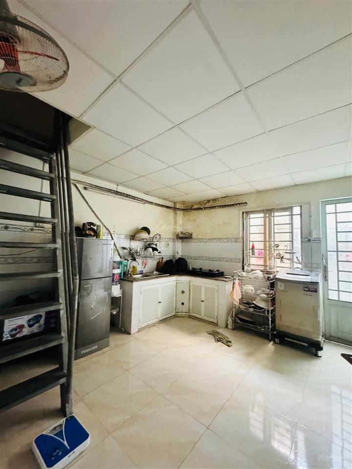 Hiếm nhà mặt tiền võ văn hát 93,2m  vị trí đắc địa xem là chốt ngay, giá quá tốt.