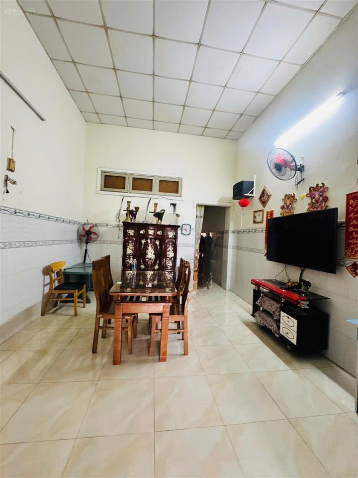 Hiếm nhà mặt tiền võ văn hát 93,2m  vị trí đắc địa xem là chốt ngay, giá quá tốt.