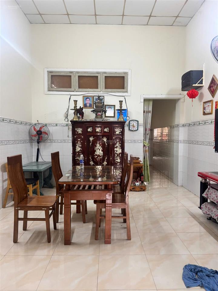 Hiếm nhà mặt tiền võ văn hát 93,2m  vị trí đắc địa xem là chốt ngay, giá quá tốt.