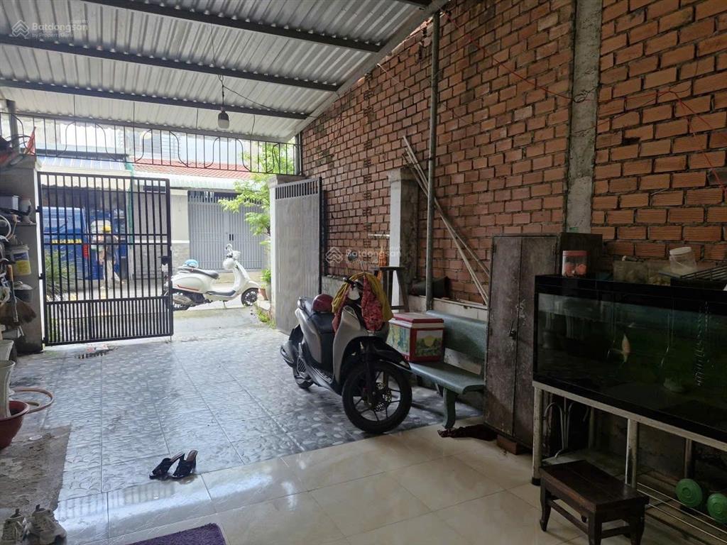 Hiếm nhà mặt tiền võ văn hát 93,2m  vị trí đắc địa xem là chốt ngay, giá quá tốt.