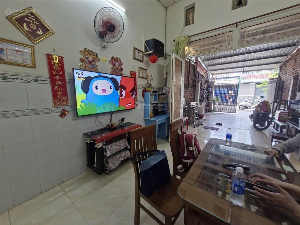Hiếm nhà mặt tiền võ văn hát 93,2m  vị trí đắc địa xem là chốt ngay, giá quá tốt.