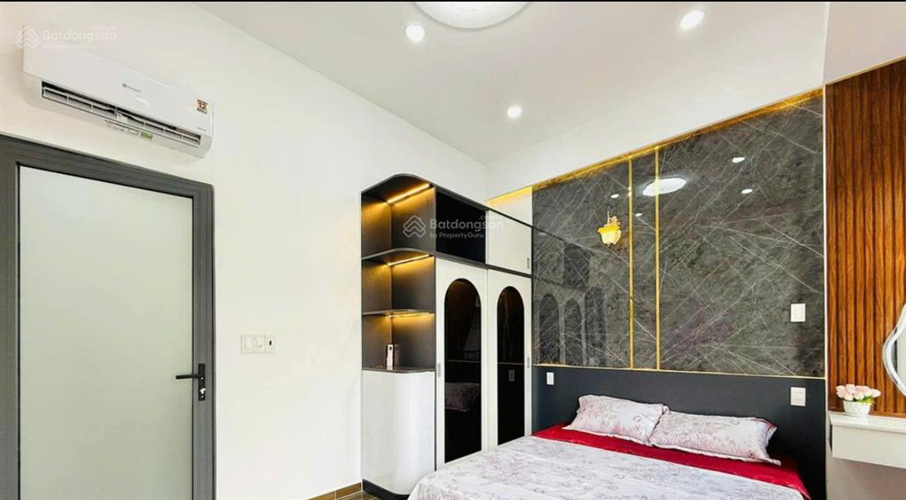 Nhà riêng cắt lỗ , đường nguyễn văn lượng, nội thất cao cấp và shr giá 1,99 tỷ