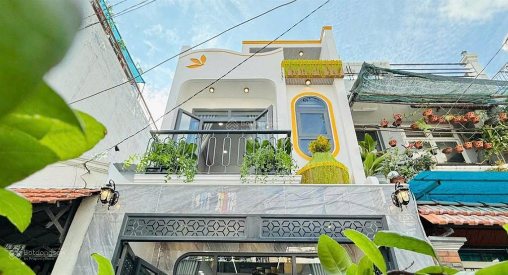 Nhà riêng cắt lỗ , đường nguyễn văn lượng, nội thất cao cấp và shr giá 1,99 tỷ