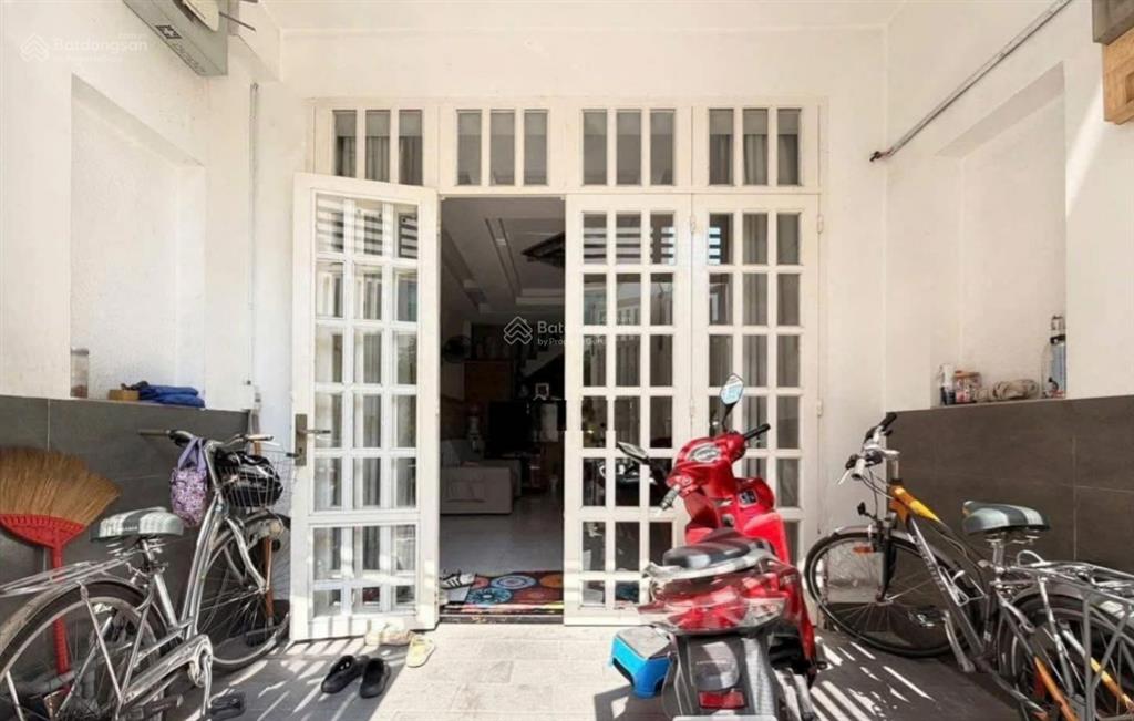Đóng lãi ngân hàng bán gấp nhà riêng 19m2 bên nơ trang long, giá 2,26 tỷ