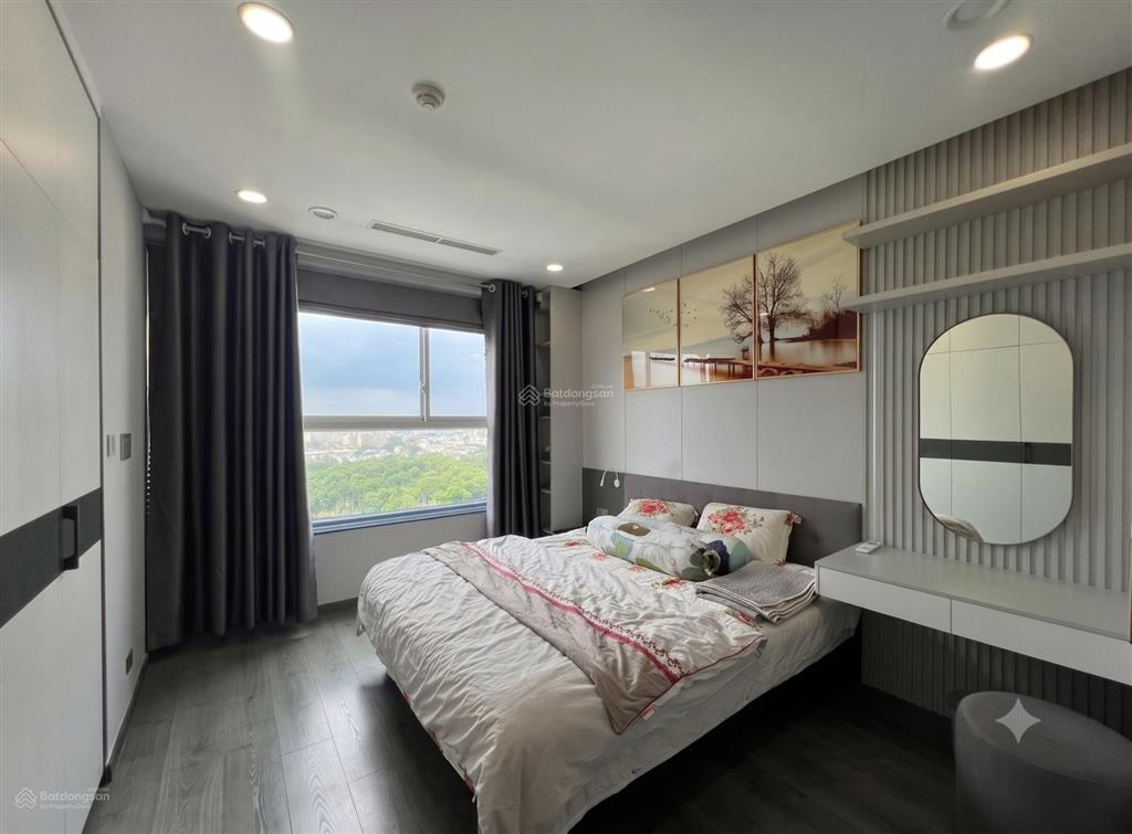 Bán nhà gấp cắt lỗ oriental plaza, dt  78m2, nội thất đầy đủ, view đẹp, đủ tiện ích