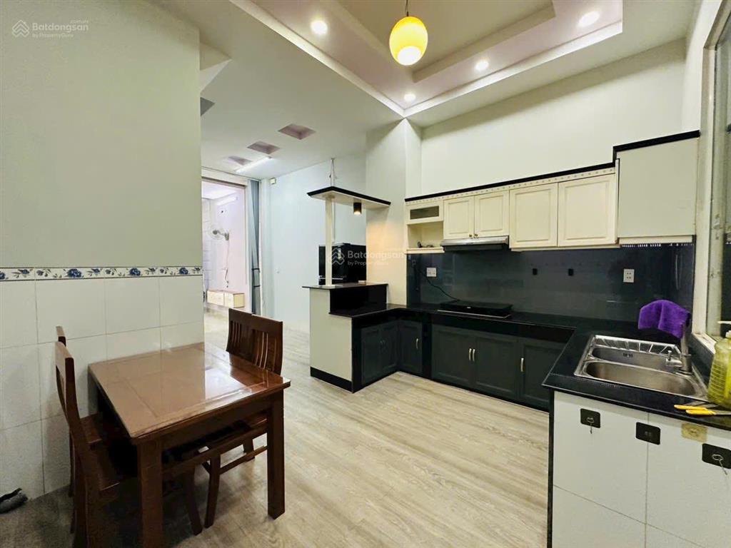 Đi mỹ bán gấp nhà phan xích long giá 2,1 tỷ cho thuê được 15tr ở liền