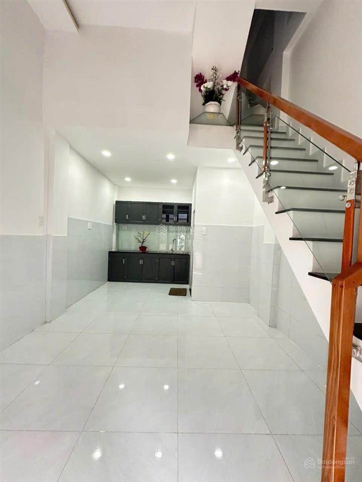 Bán nhà riêng tại lạc long quân chỉ 1,95 tỷ, 3pn, 3wc, 3 tầng, mặt tiền đường lớn