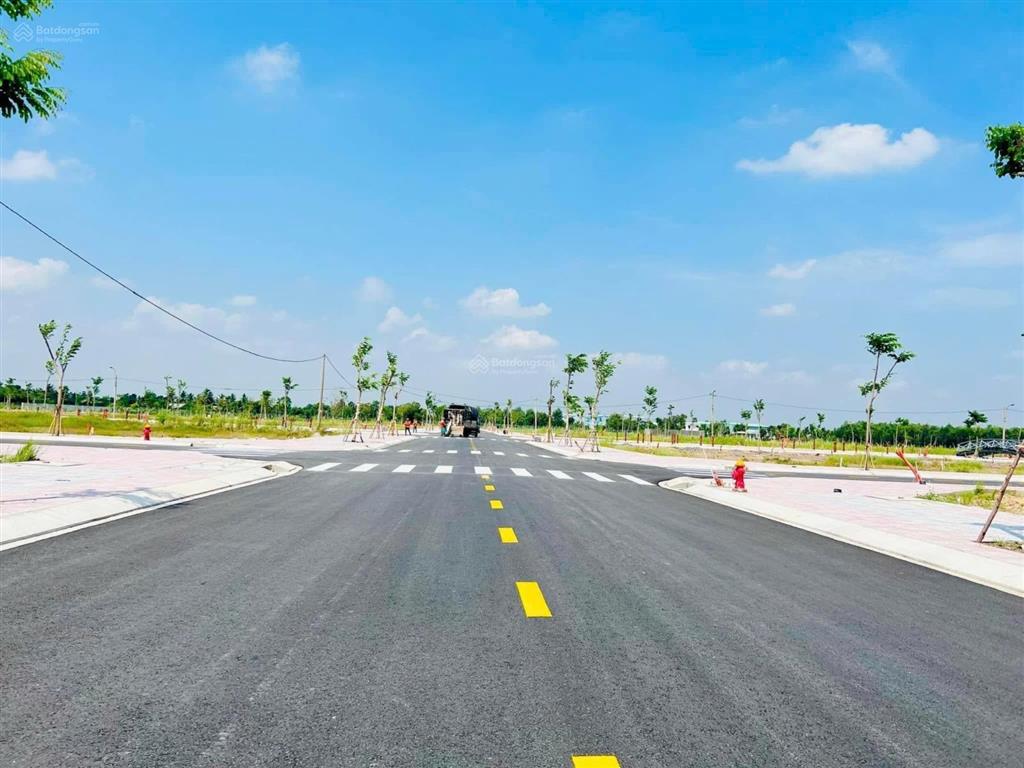 Cầm hơn 990tr! trao tay đất mặt tiền gần sân bay long thành, dt 100m2. vị trí đẹp, sổ sẵn