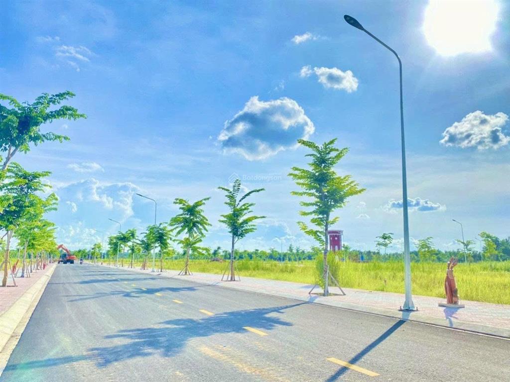Cầm hơn 990tr! trao tay đất mặt tiền gần sân bay long thành, dt 100m2. vị trí đẹp, sổ sẵn